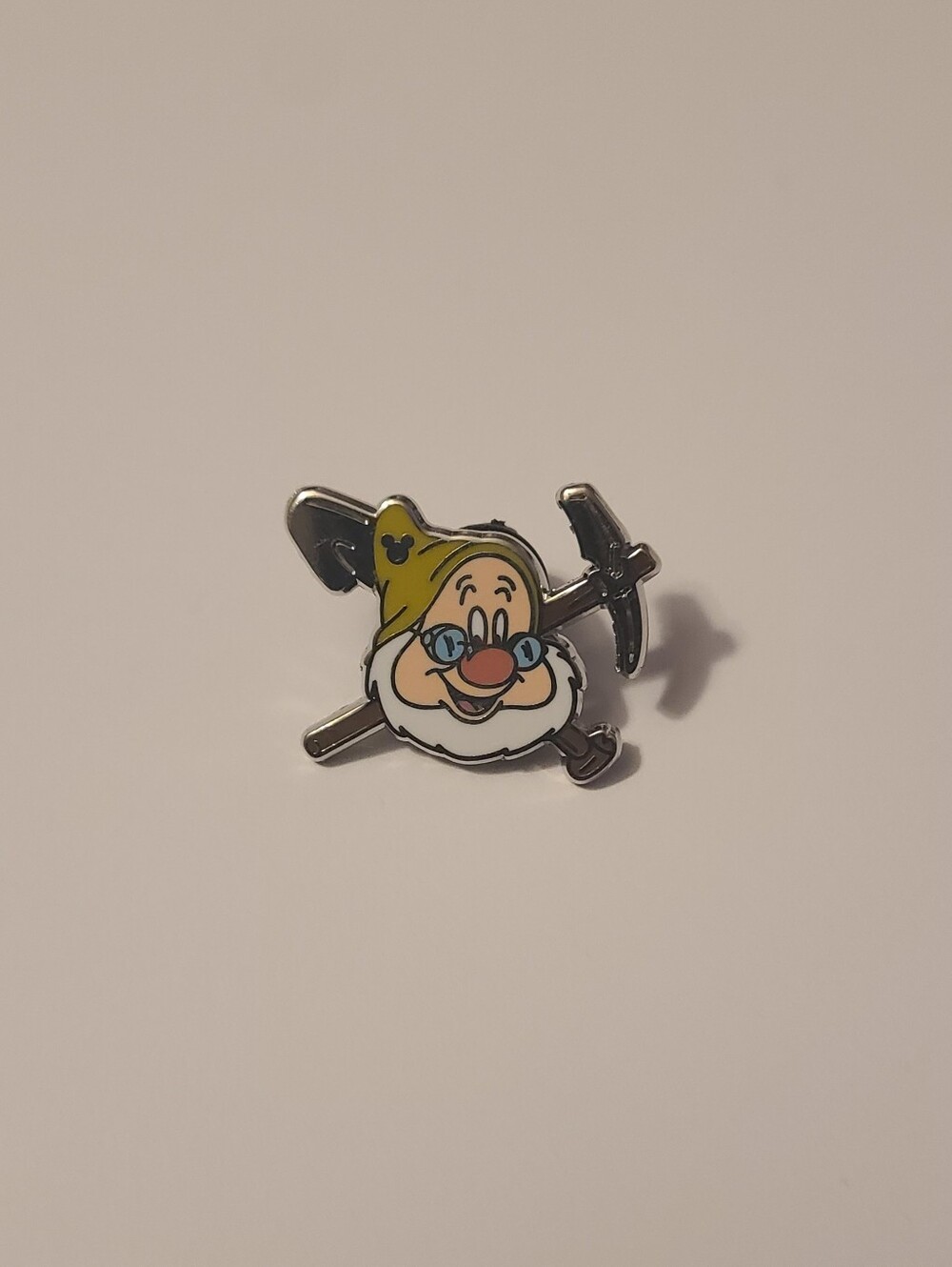 Disney Doc Snow White And The Seven Dwarfs Pin 👓